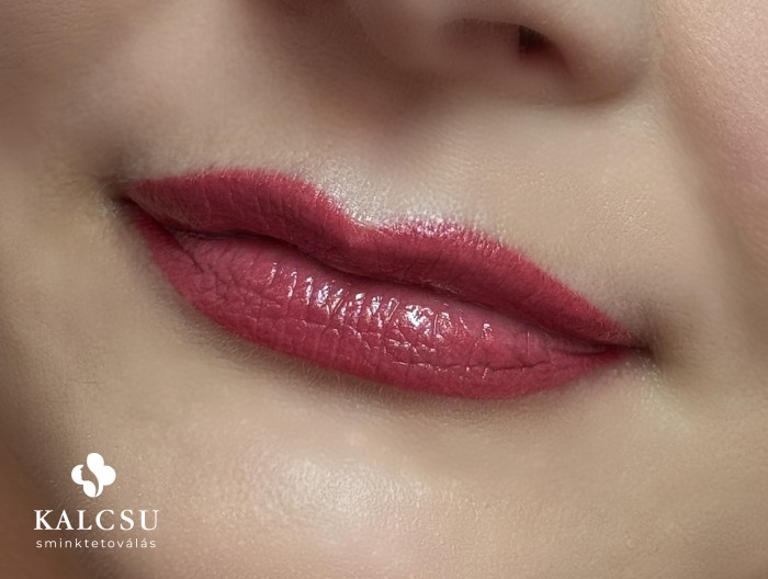 Viktória_ajak_sminktetovalas