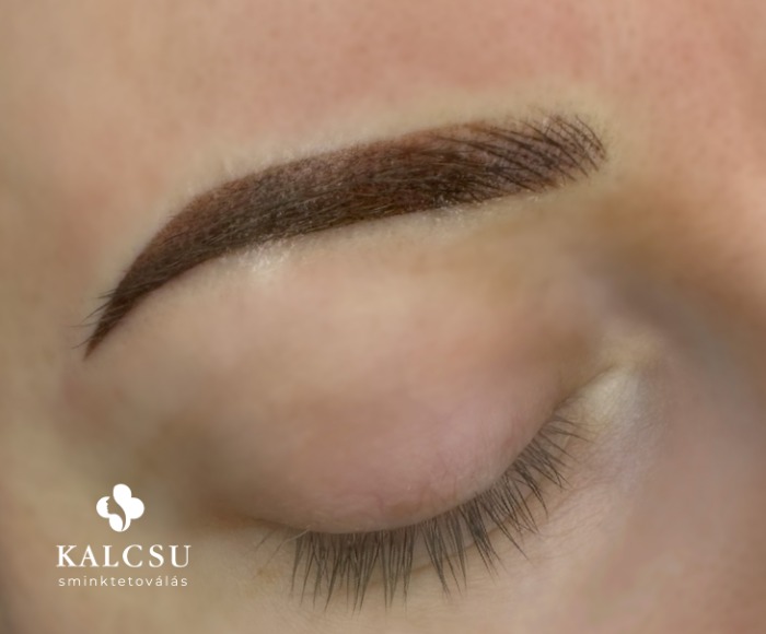 Hibrid szemöldök tetoválás