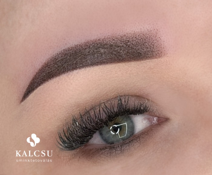 Ombre szemöldök tetoválás